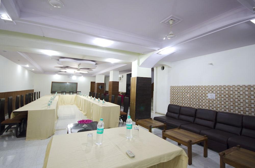 Hotel Pablas International, New Delhi, Near Metro Dış mekan fotoğraf