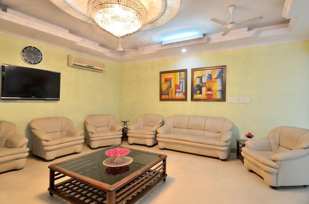 Hotel Pablas International, New Delhi, Near Metro Dış mekan fotoğraf