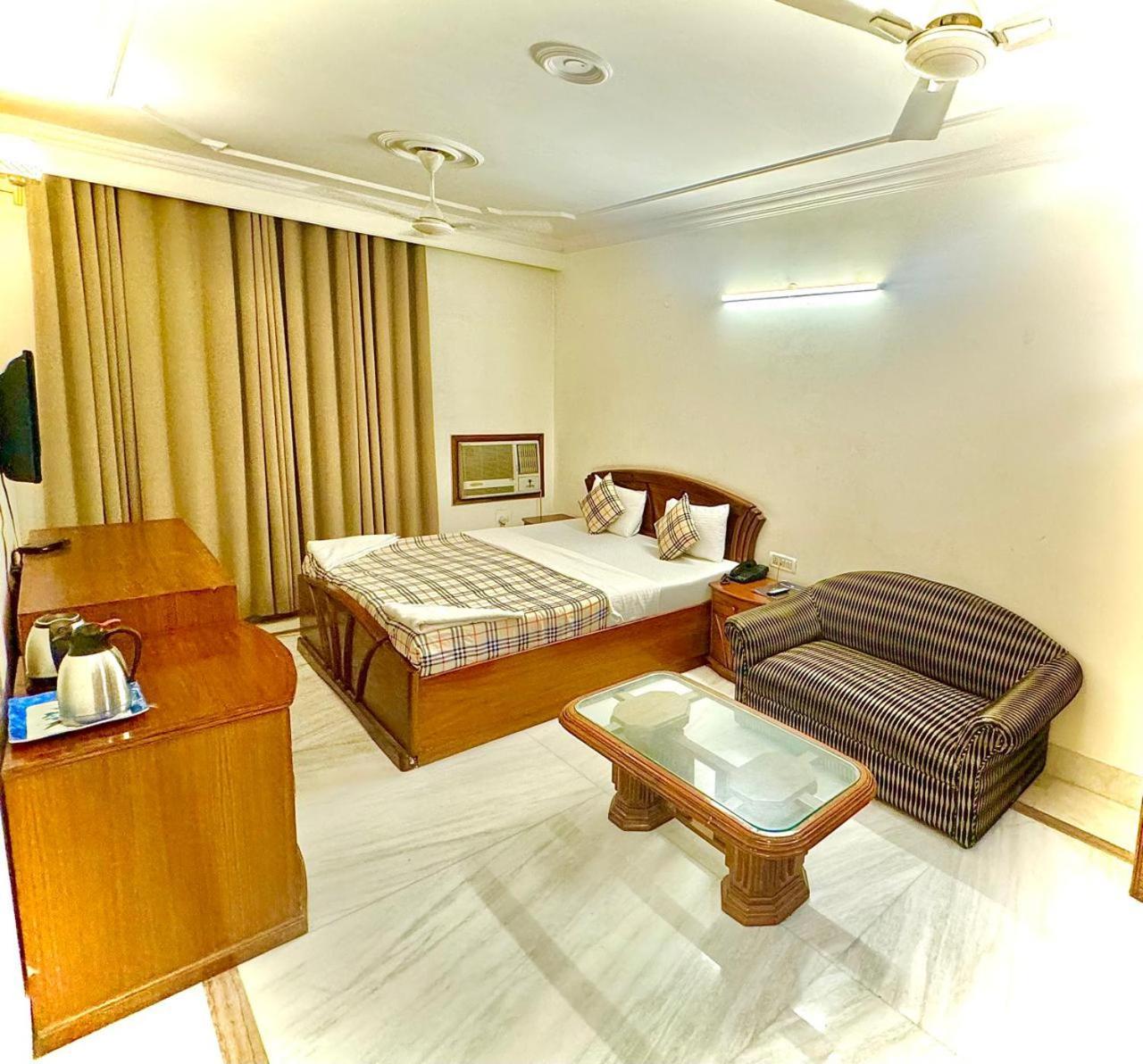Hotel Pablas International, New Delhi, Near Metro Dış mekan fotoğraf