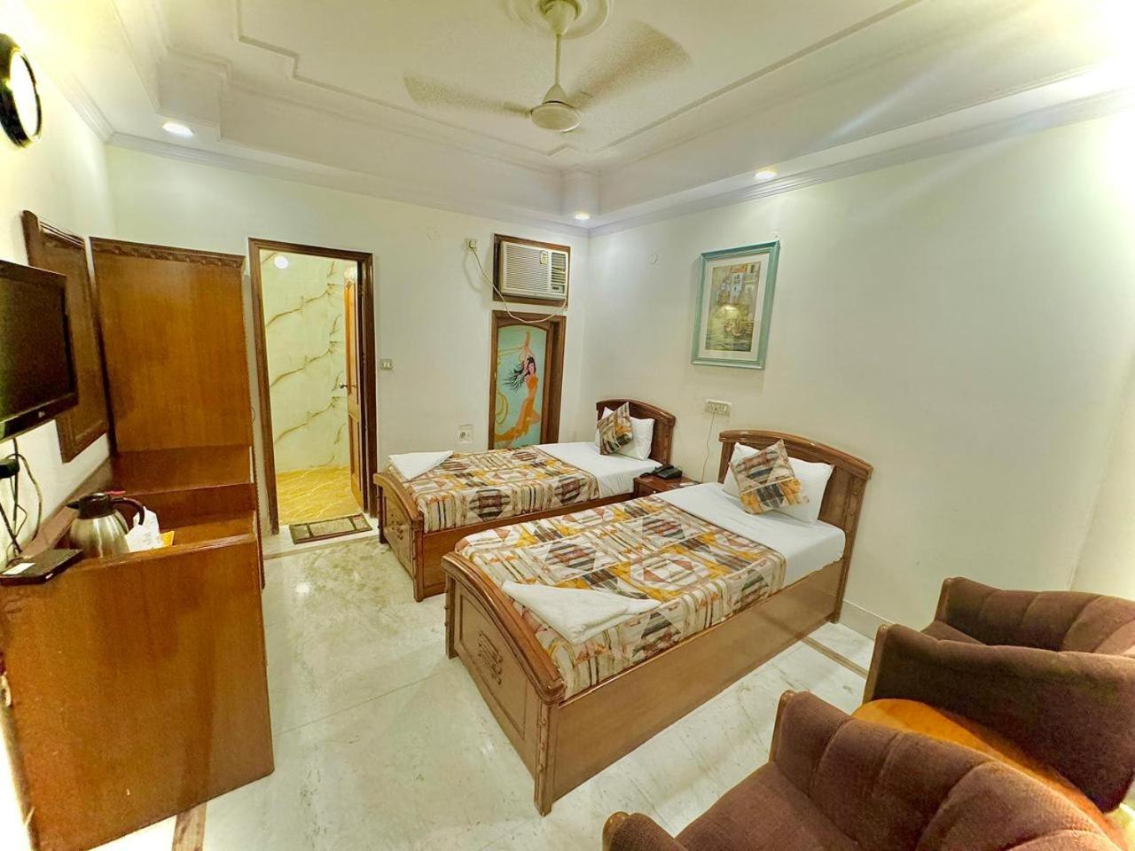Hotel Pablas International, New Delhi, Near Metro Dış mekan fotoğraf