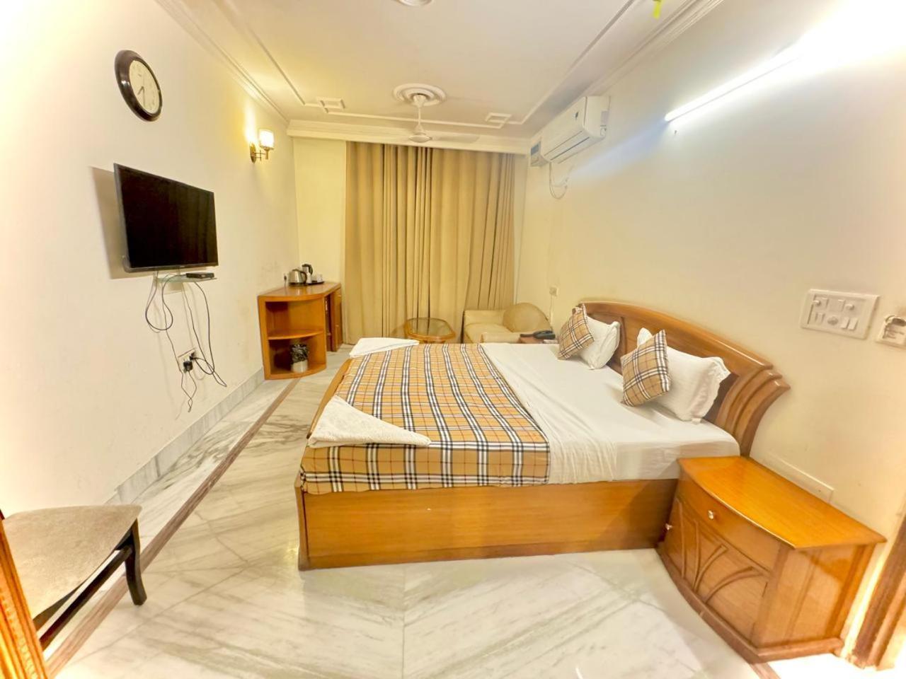 Hotel Pablas International, New Delhi, Near Metro Dış mekan fotoğraf