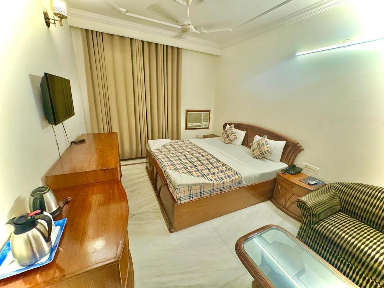 Hotel Pablas International, New Delhi, Near Metro Dış mekan fotoğraf