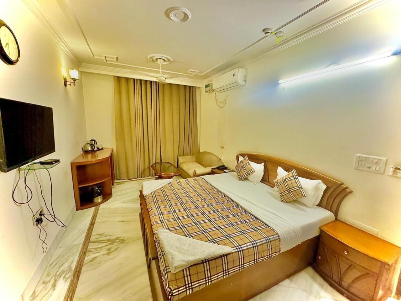 Hotel Pablas International, New Delhi, Near Metro Dış mekan fotoğraf