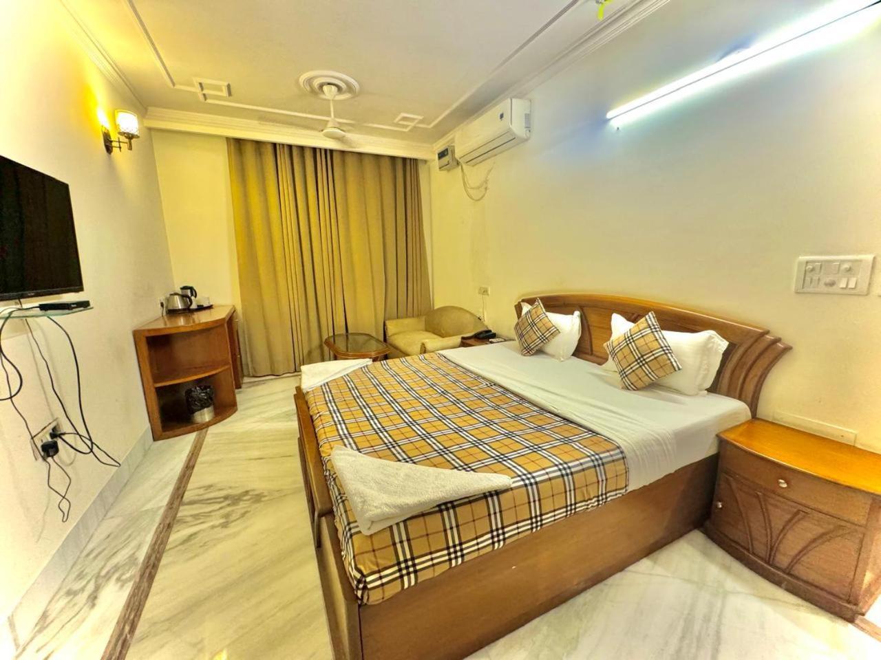 Hotel Pablas International, New Delhi, Near Metro Dış mekan fotoğraf