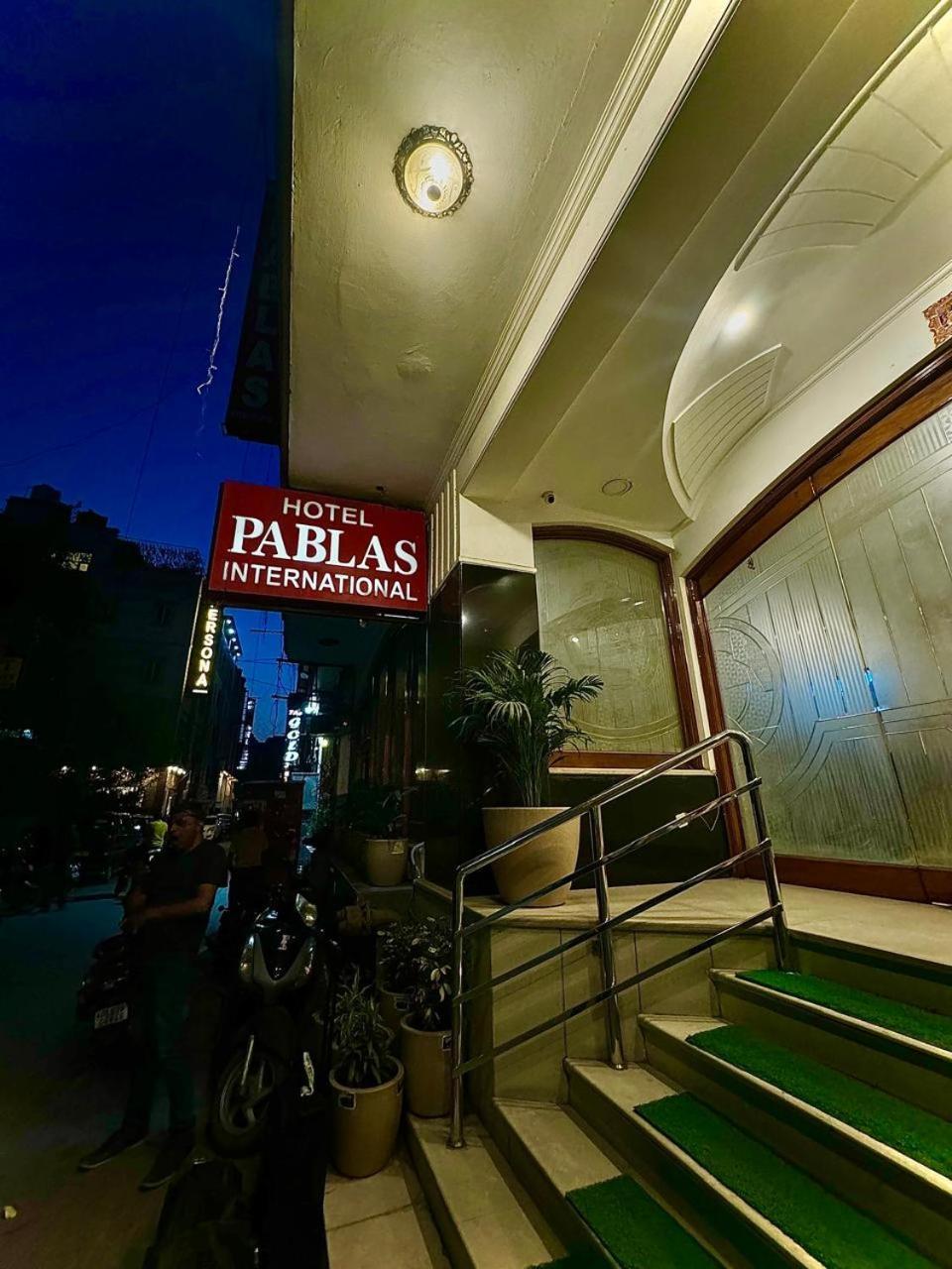 Hotel Pablas International, New Delhi, Near Metro Dış mekan fotoğraf