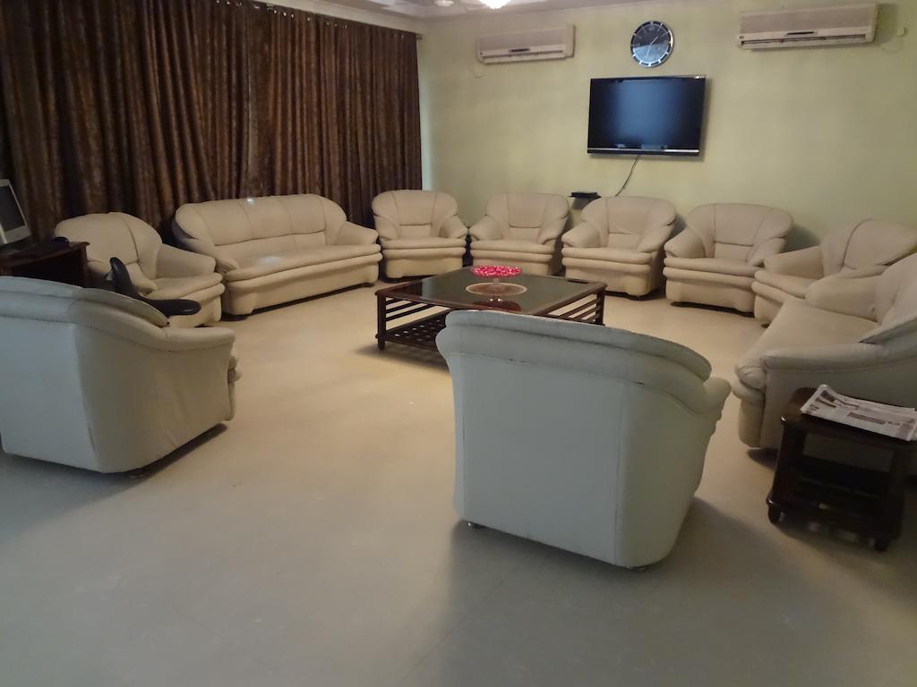 Hotel Pablas International, New Delhi, Near Metro Dış mekan fotoğraf