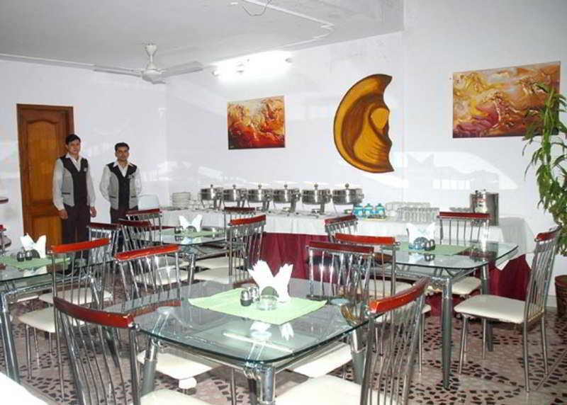 Hotel Pablas International, New Delhi, Near Metro Restoran fotoğraf