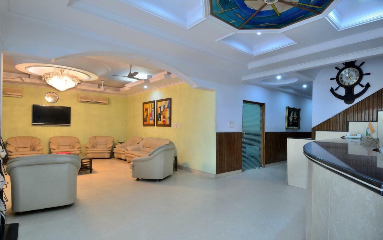 Hotel Pablas International, New Delhi, Near Metro Dış mekan fotoğraf
